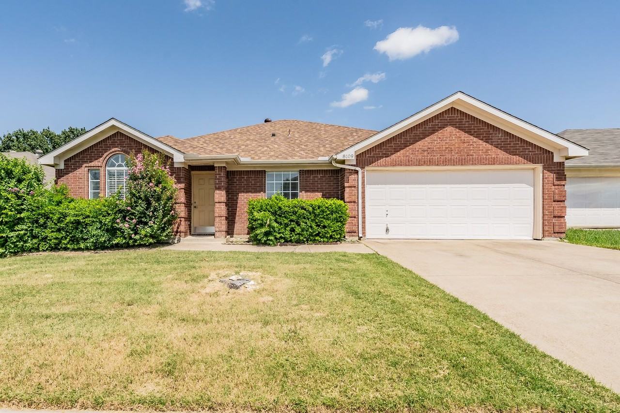 8109 Mosstree Dr - Photo 3 of 34