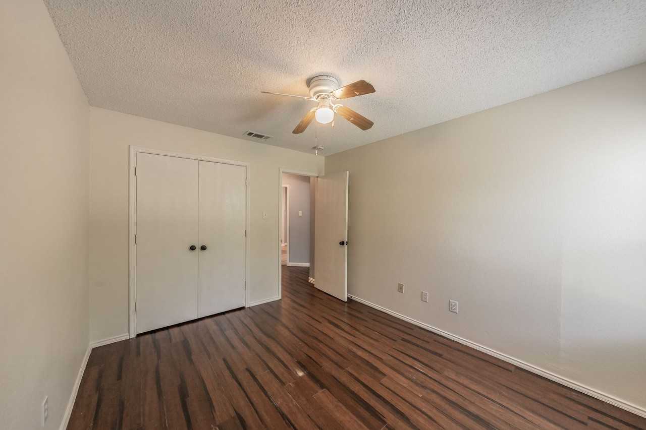 8109 Mosstree Dr - Photo 5 of 34