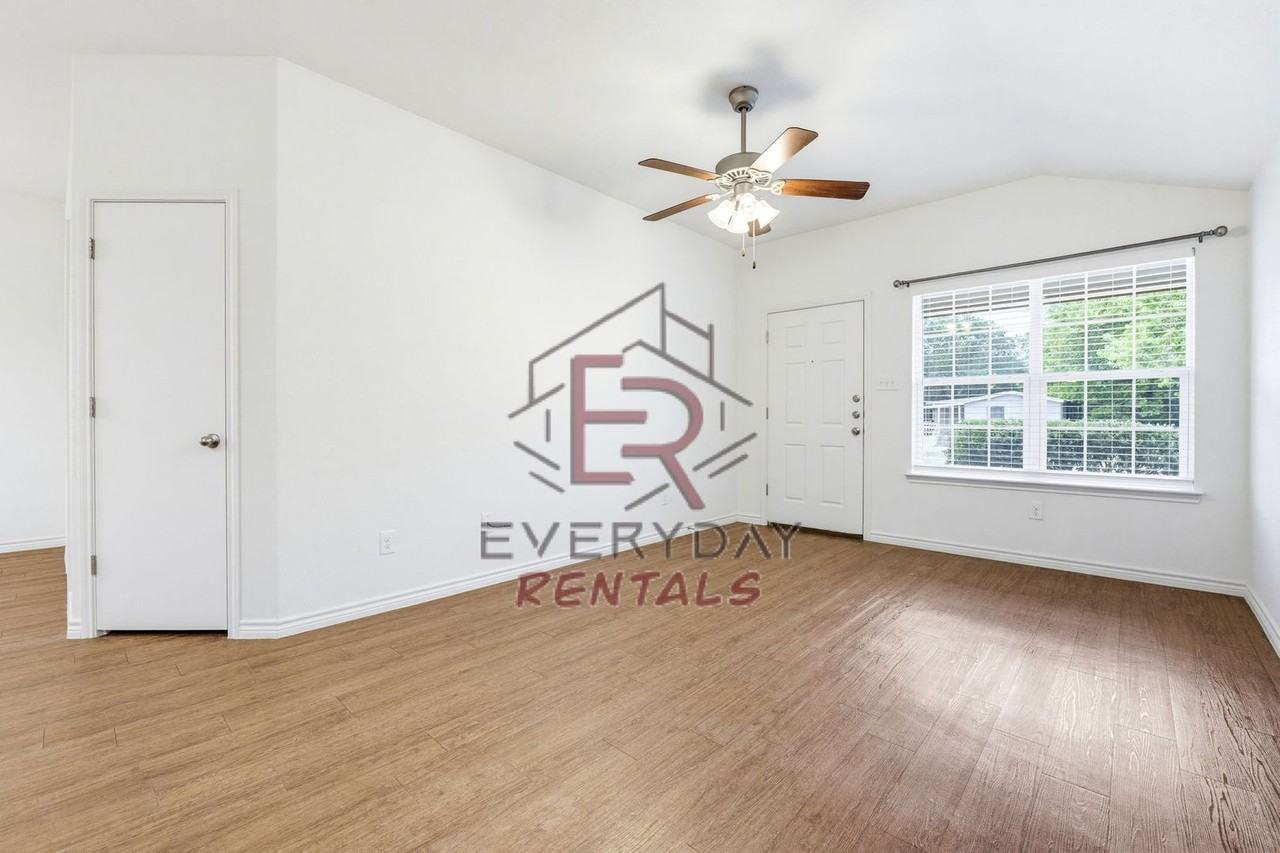 913 Ashwood St - Photo 3 of 15