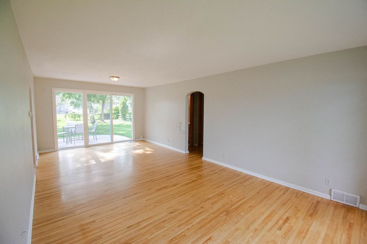306 19th Ave Sw - Photo 2 of 22
