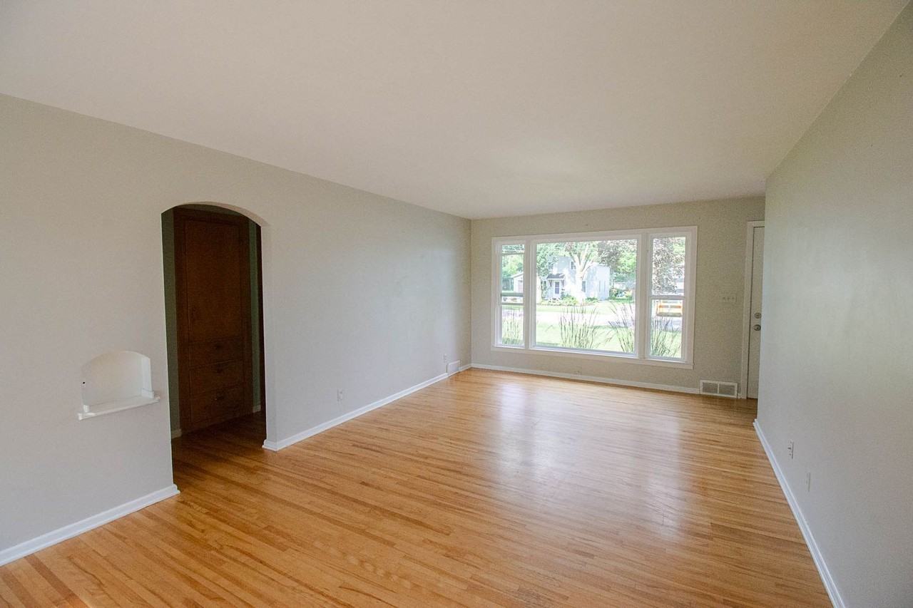 306 19th Ave Sw - Photo 3 of 22