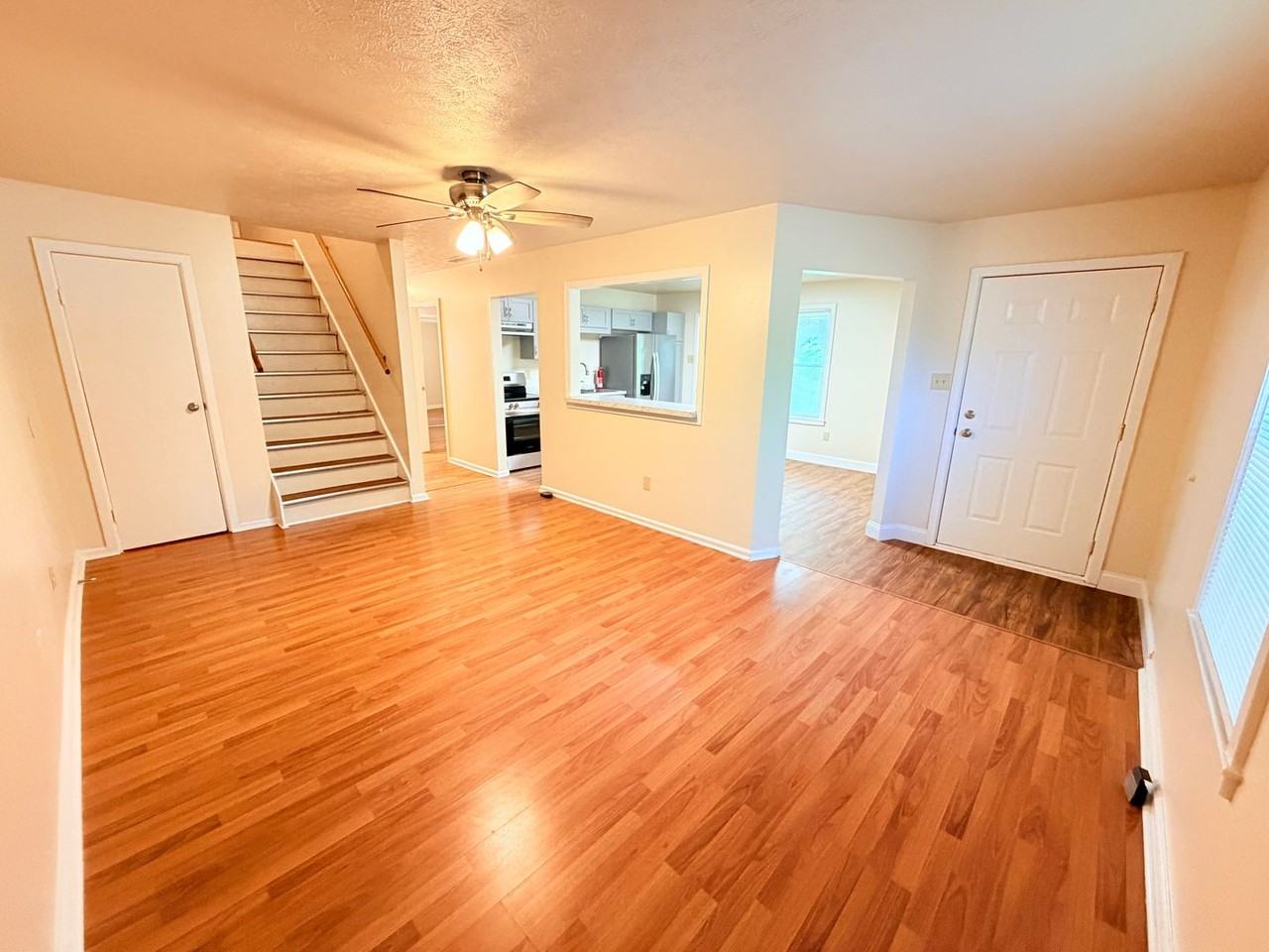 2035 N Graham Ave - Photo 4 of 31