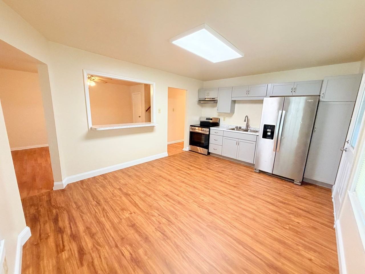 2035 N Graham Ave - Photo 5 of 31