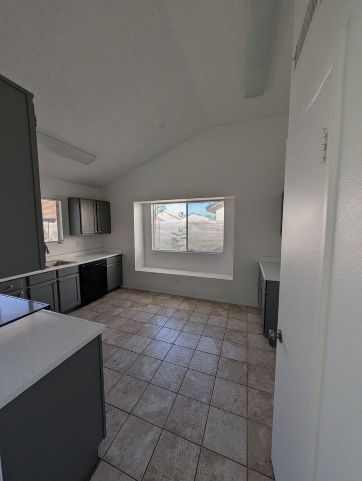 7340 W Tuckey Ln - Photo 5 of 29