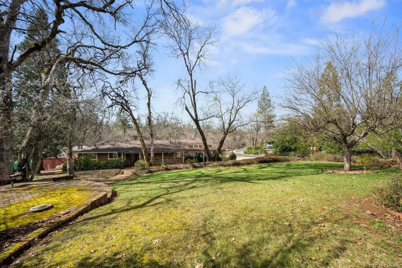 419 Greenwood Dr - Photo 4 of 31
