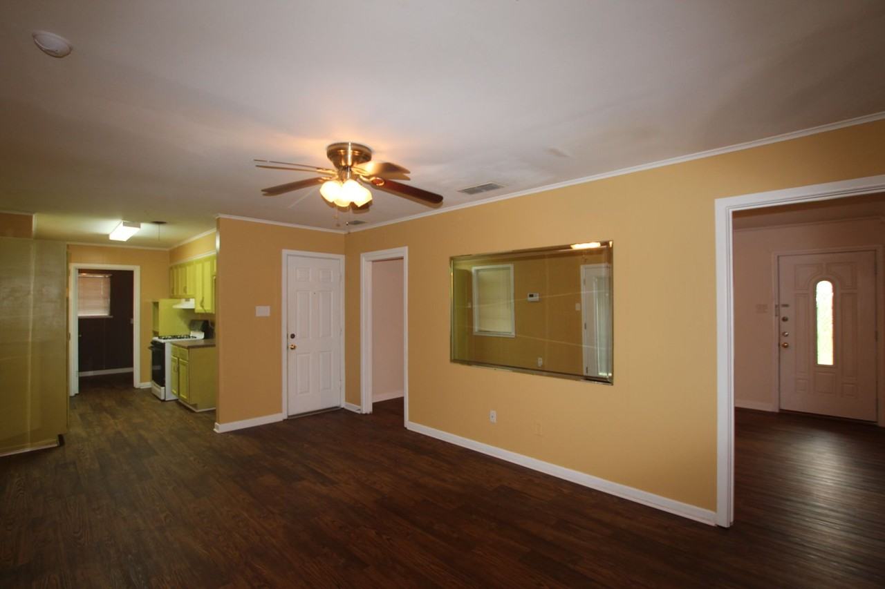2113 Old Omen Rd - Photo 4 of 30