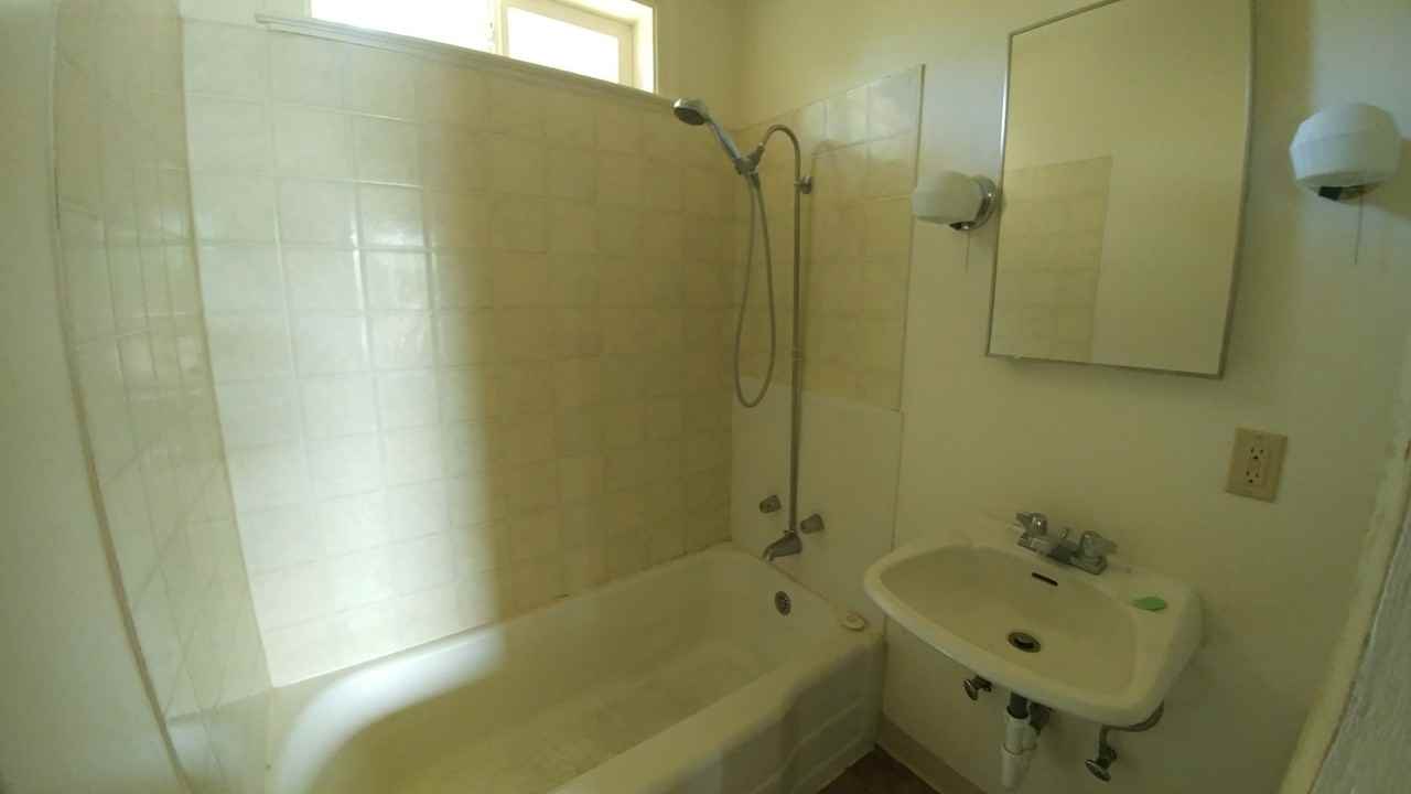 303 N Alameda Ave - Photo 5 of 7