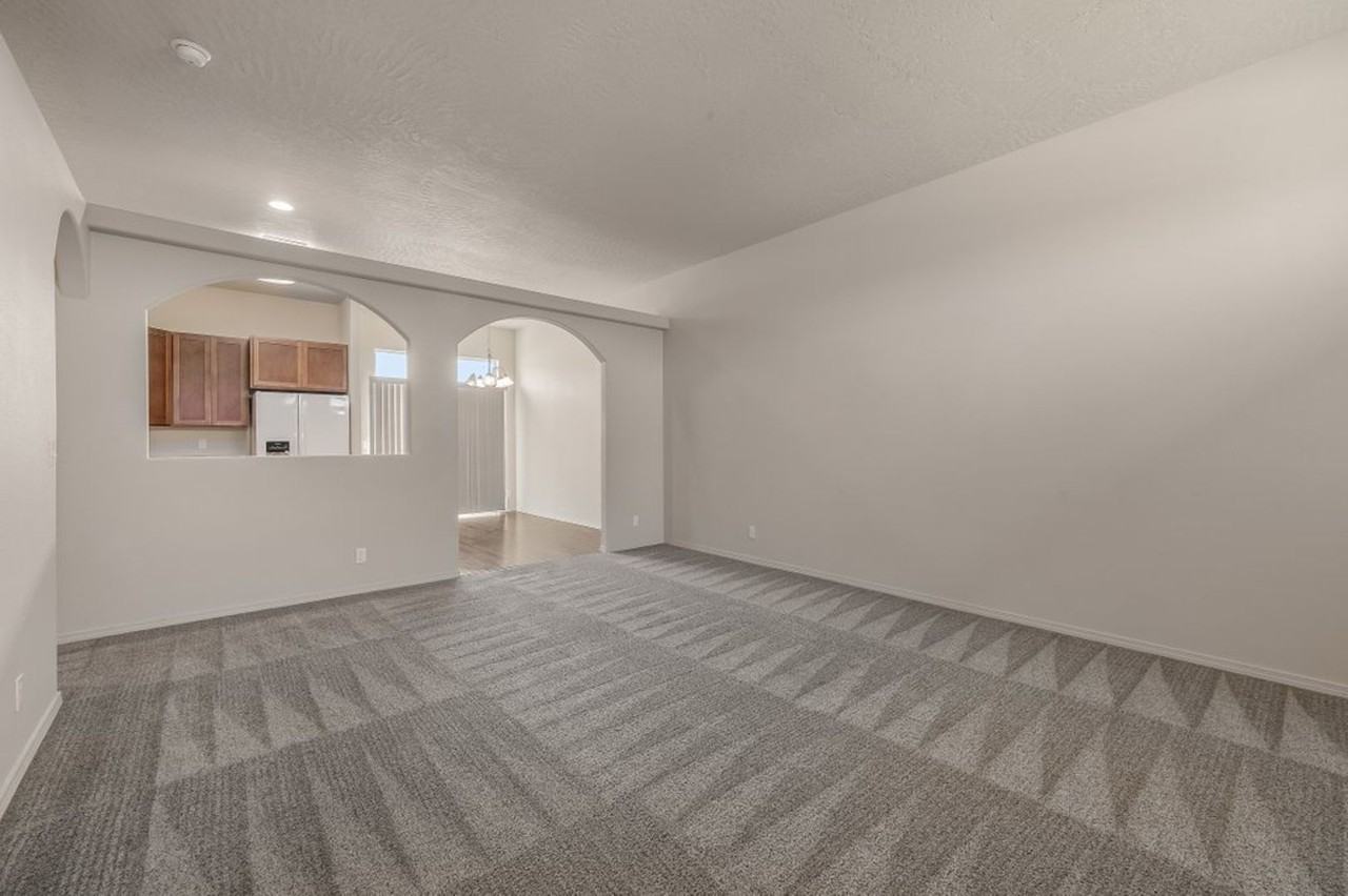 2664 N Revette St - Photo 3 of 21