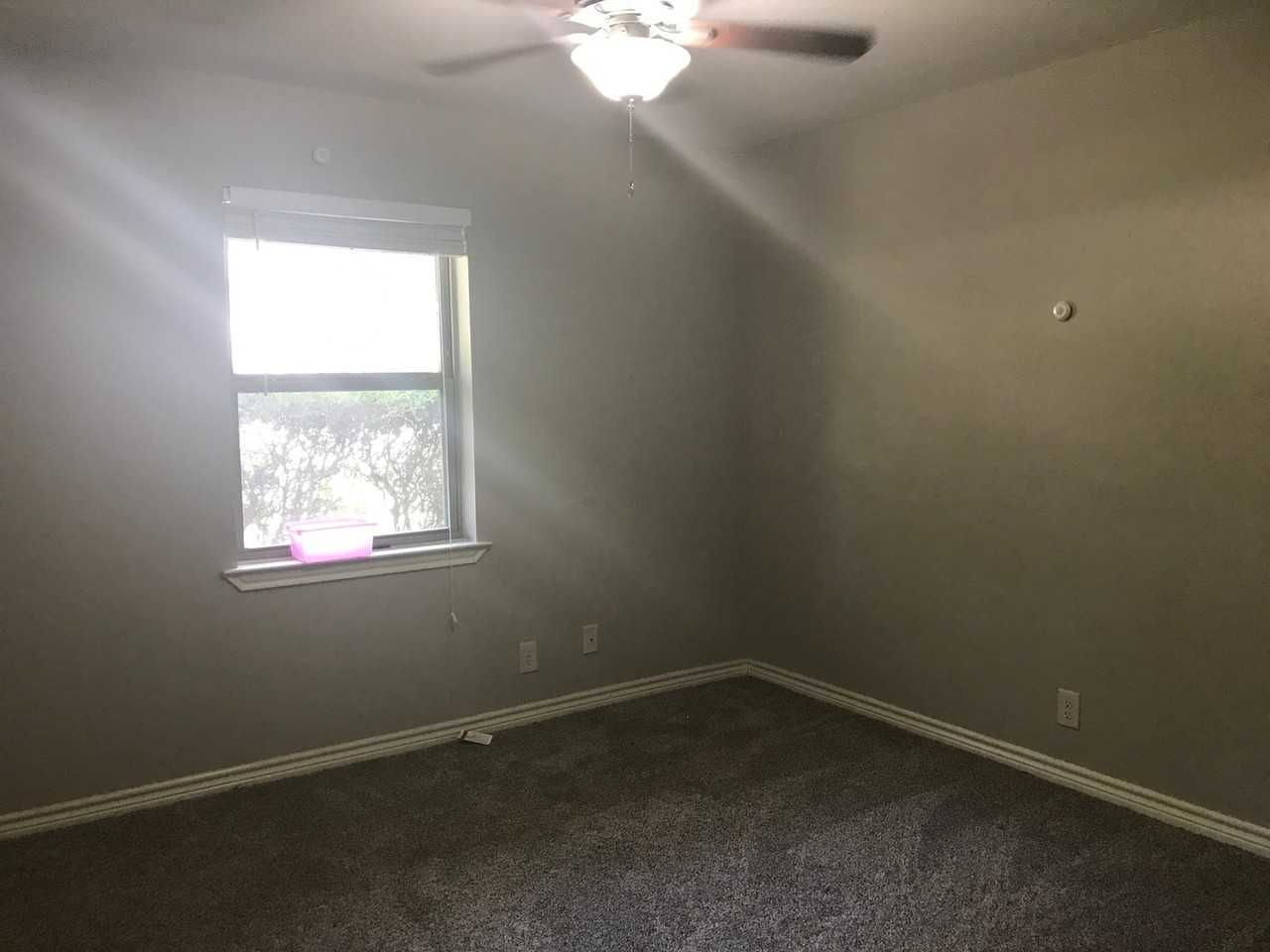 2205 Balsam St - Photo 6 of 12
