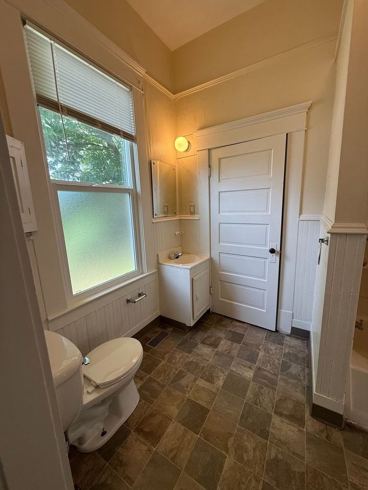 2118 Ellis St - Photo 3 of 13