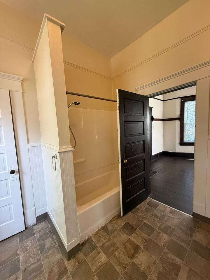 2118 Ellis St - Photo 4 of 13