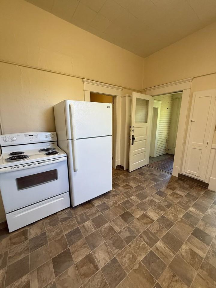 2118 Ellis St - Photo 7 of 13