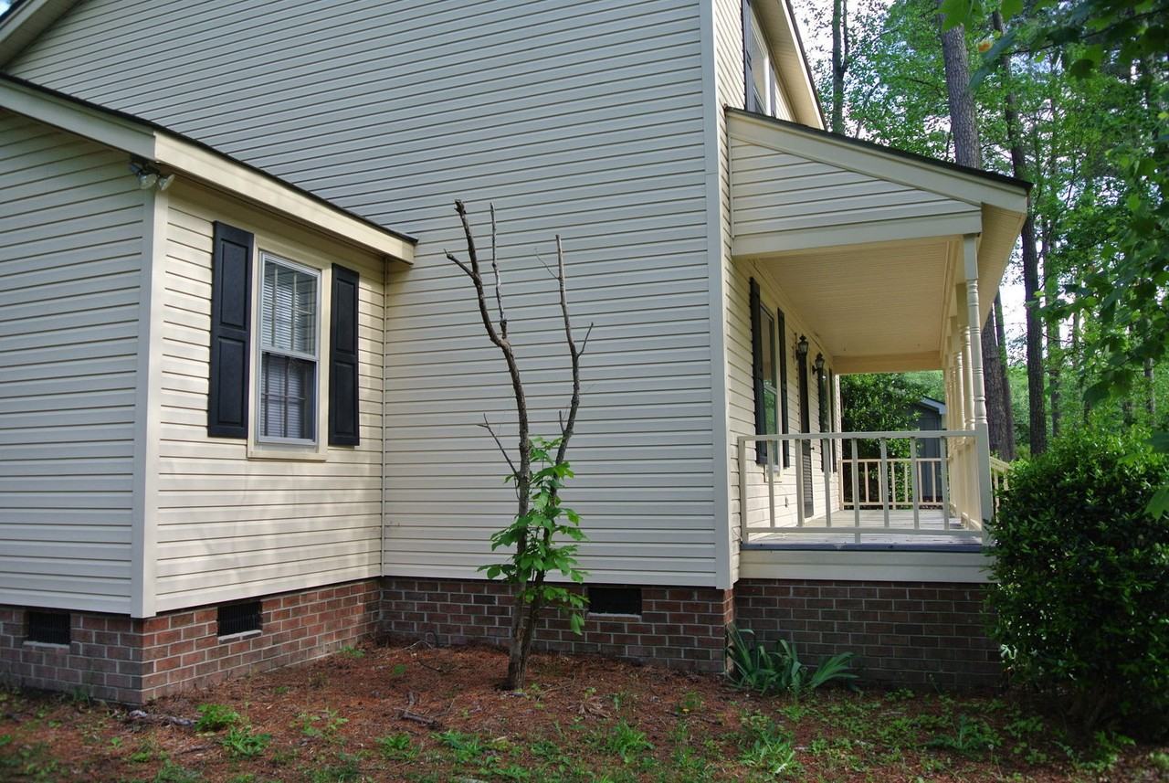 1497 Foxhall Dr - Photo 2 of 6
