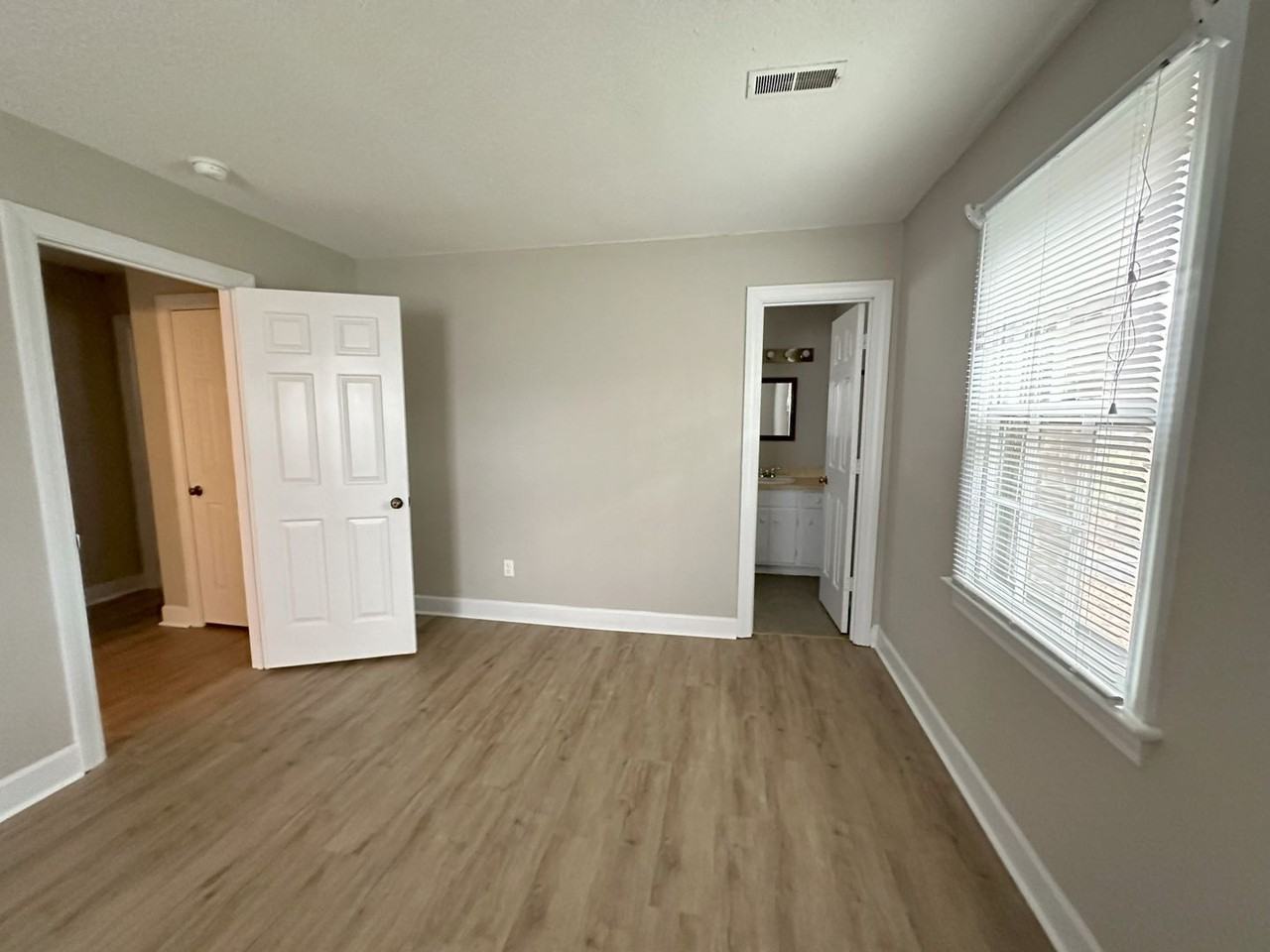 1497 Foxhall Dr - Photo 5 of 6