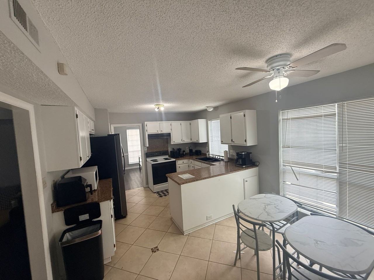 9501 Pondside Ln - Photo 6 of 36