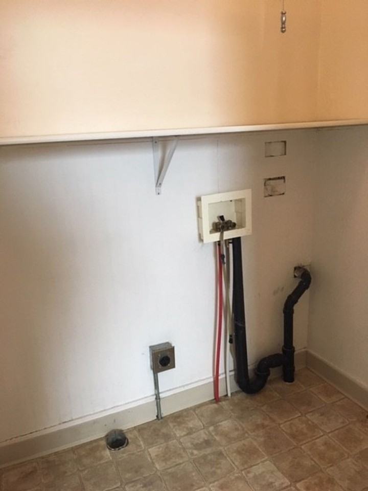 405 W Broad St - Photo 4 of 16