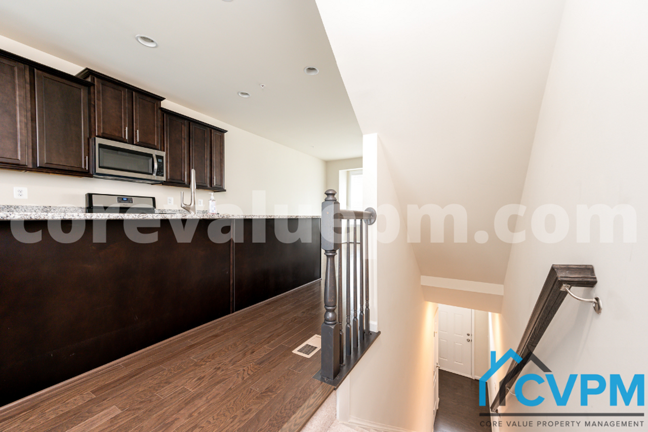 1216 Acorn Ln - Photo 5 of 29