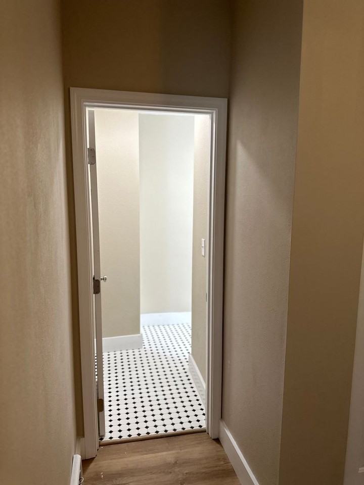 423 W Kiowa St - Photo 4 of 12
