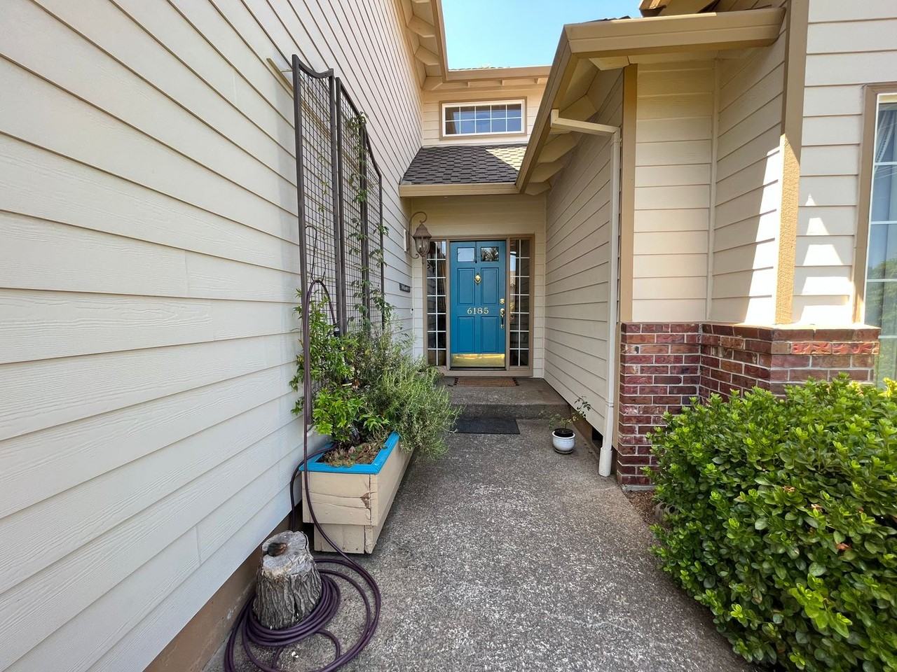 6185 Nw 208th Ave - Photo 5 of 50