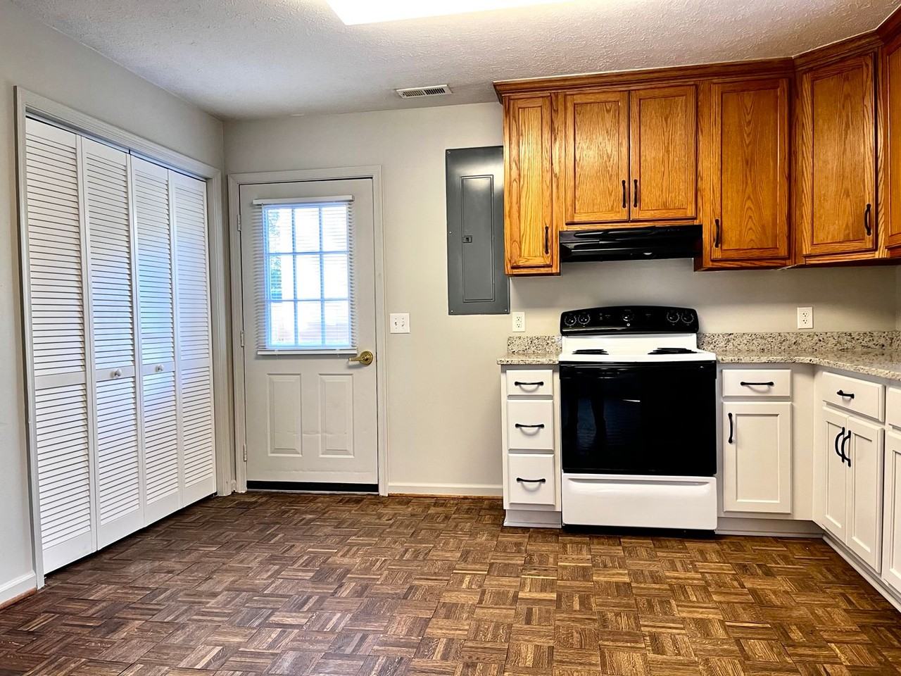 2213 Hanover St - Photo 7 of 18