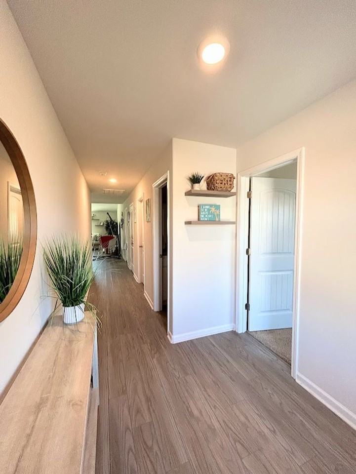 31 S Wandering Ln - Photo 4 of 18