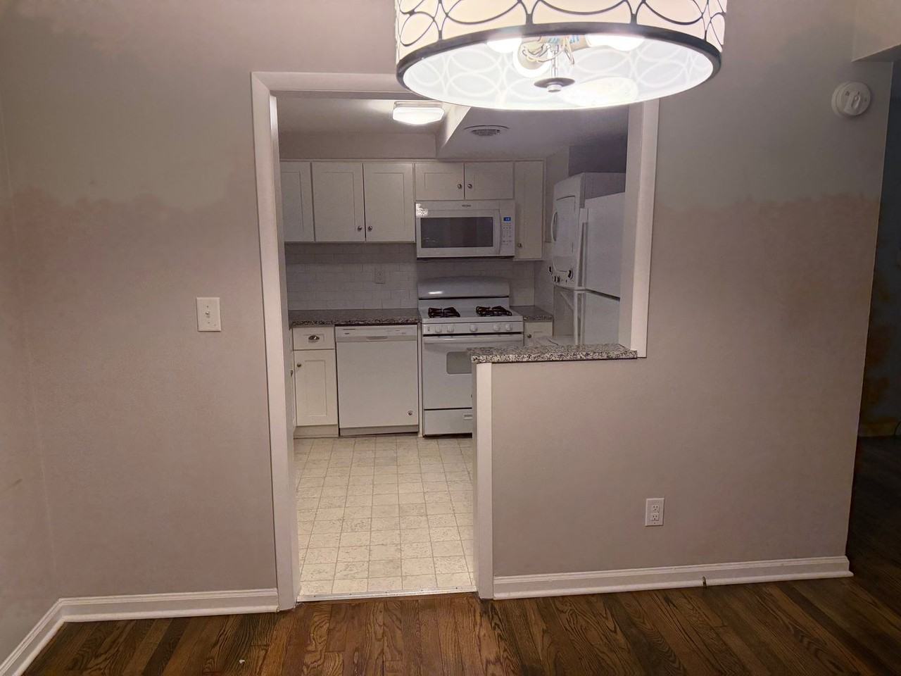 901 Saint Marys St - Photo 4 of 13