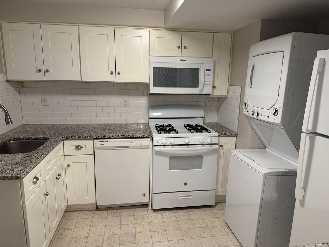 901 Saint Marys St - Photo 5 of 13