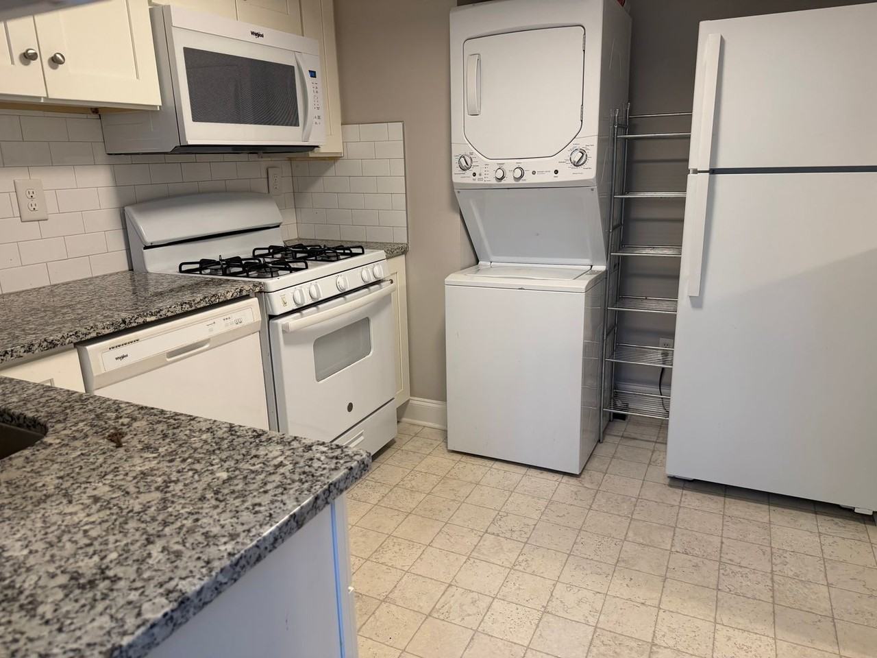 901 Saint Marys St - Photo 6 of 13