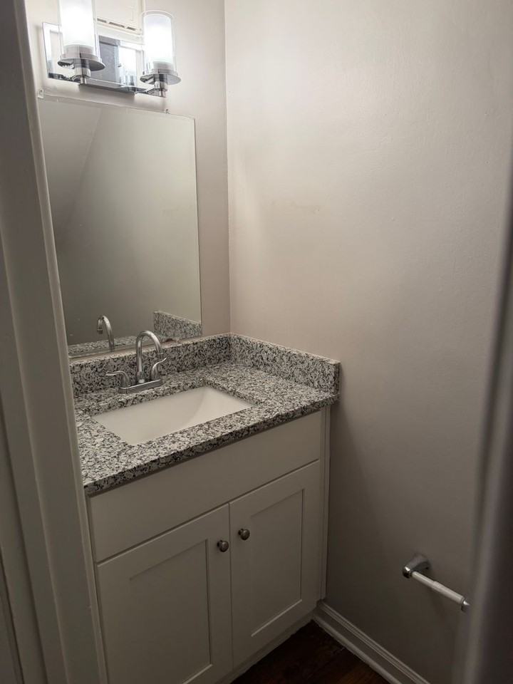901 Saint Marys St - Photo 7 of 13