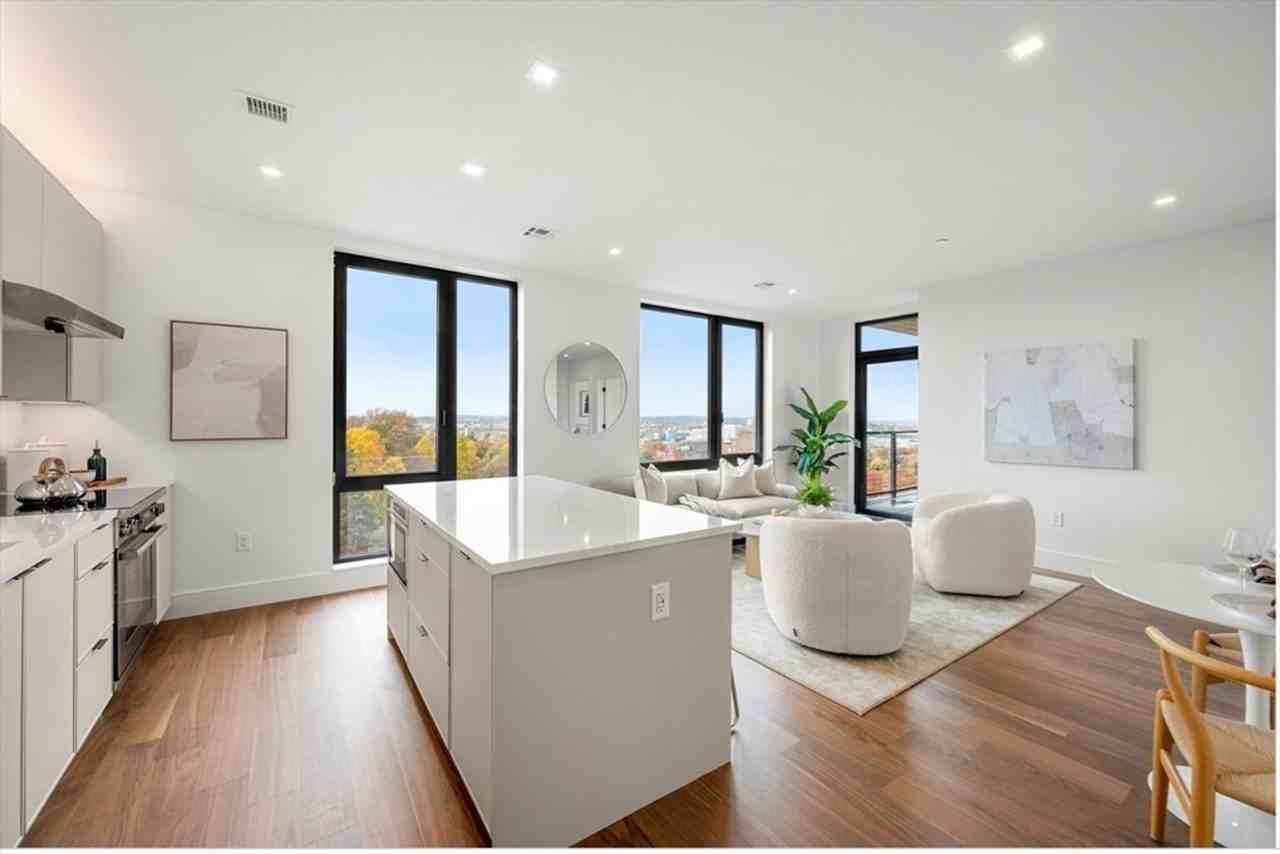 1503 Commonwealth Ave - Photo 4 of 20