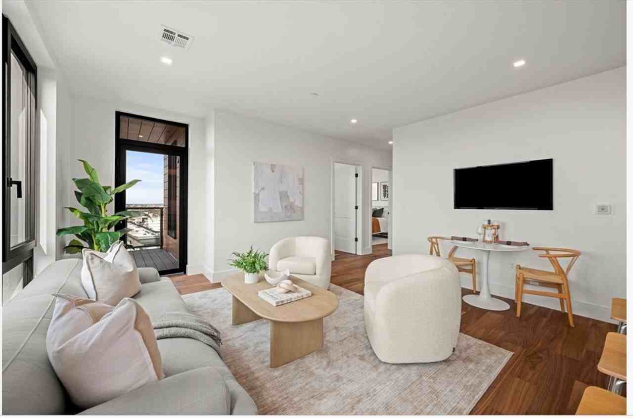 1510 Commonwealth Ave - Photo 3 of 20
