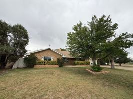 featured image of 1401 Hillcrest Dr