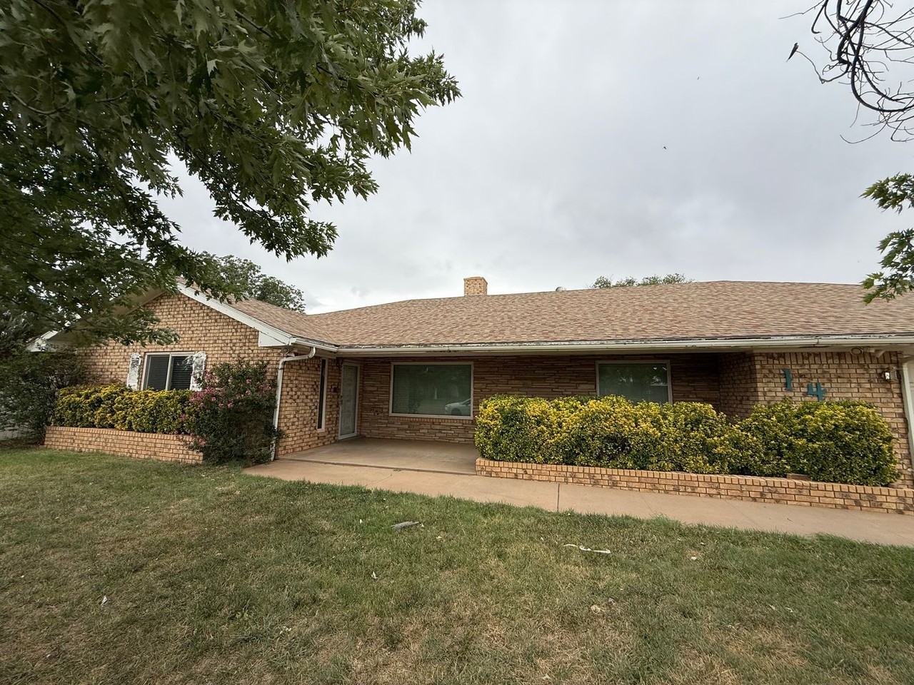 1401 Hillcrest Dr - Photo 3 of 35