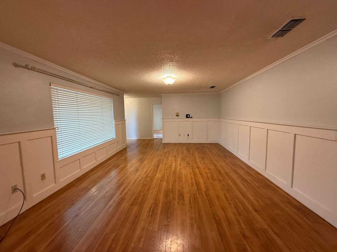 1401 Hillcrest Dr - Photo 6 of 35