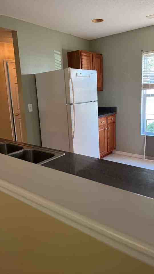 323 Bellegrove Dr - Photo 3 of 13