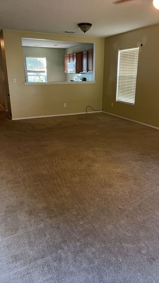 323 Bellegrove Dr - Photo 4 of 13