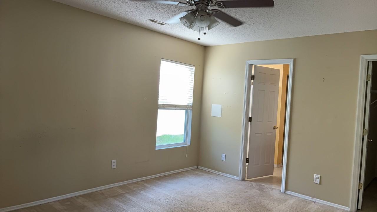 323 Bellegrove Dr - Photo 5 of 13