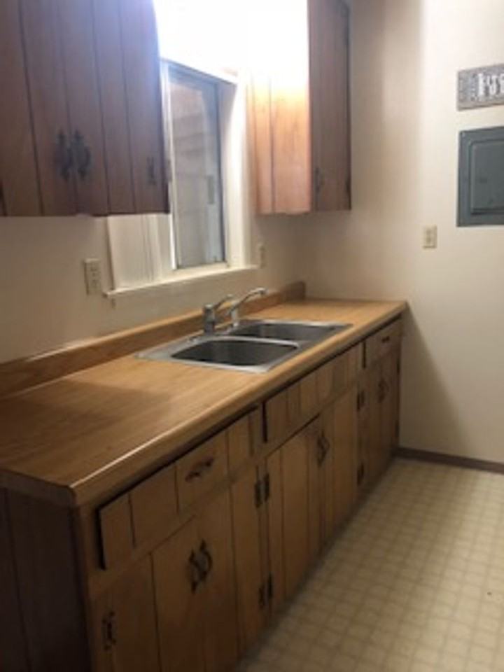 110 Centennial St - Photo 4 of 9