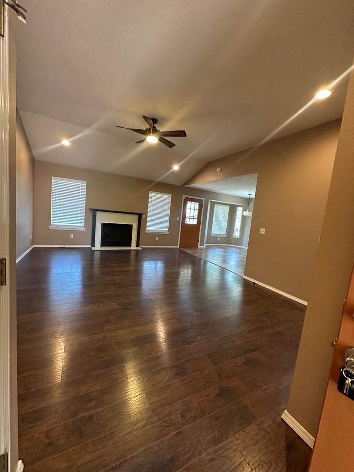 4410 W 2nd St - Photo 2 of 10