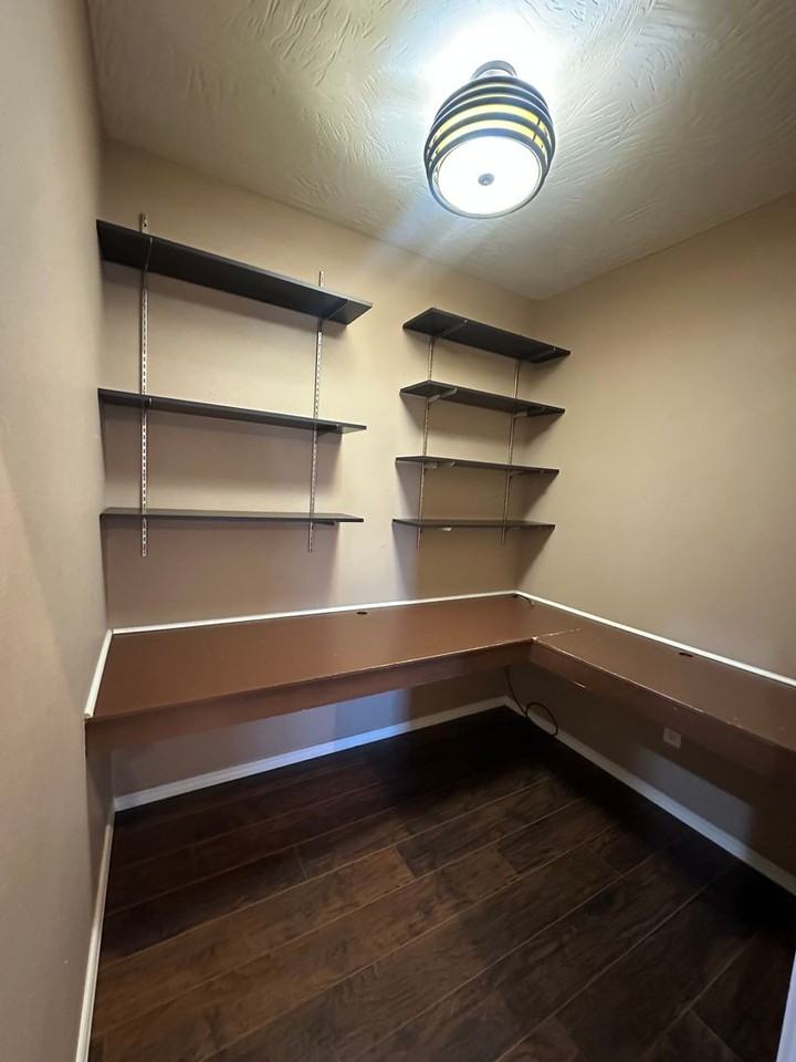 4410 W 2nd St - Photo 5 of 10