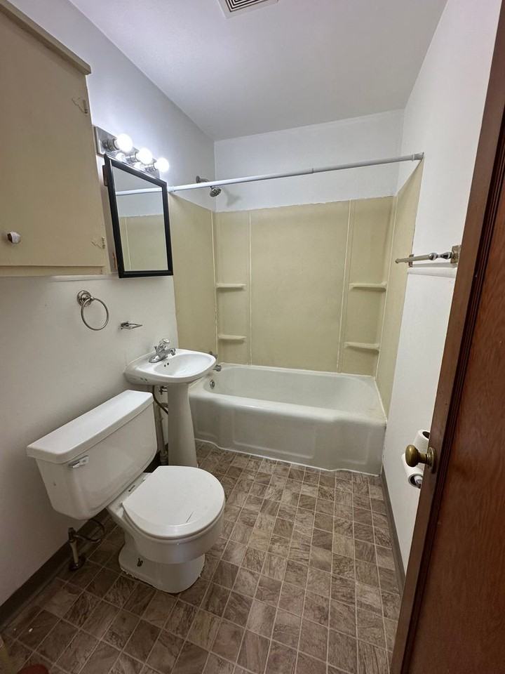 466 W 10th St - Photo 7 of 8