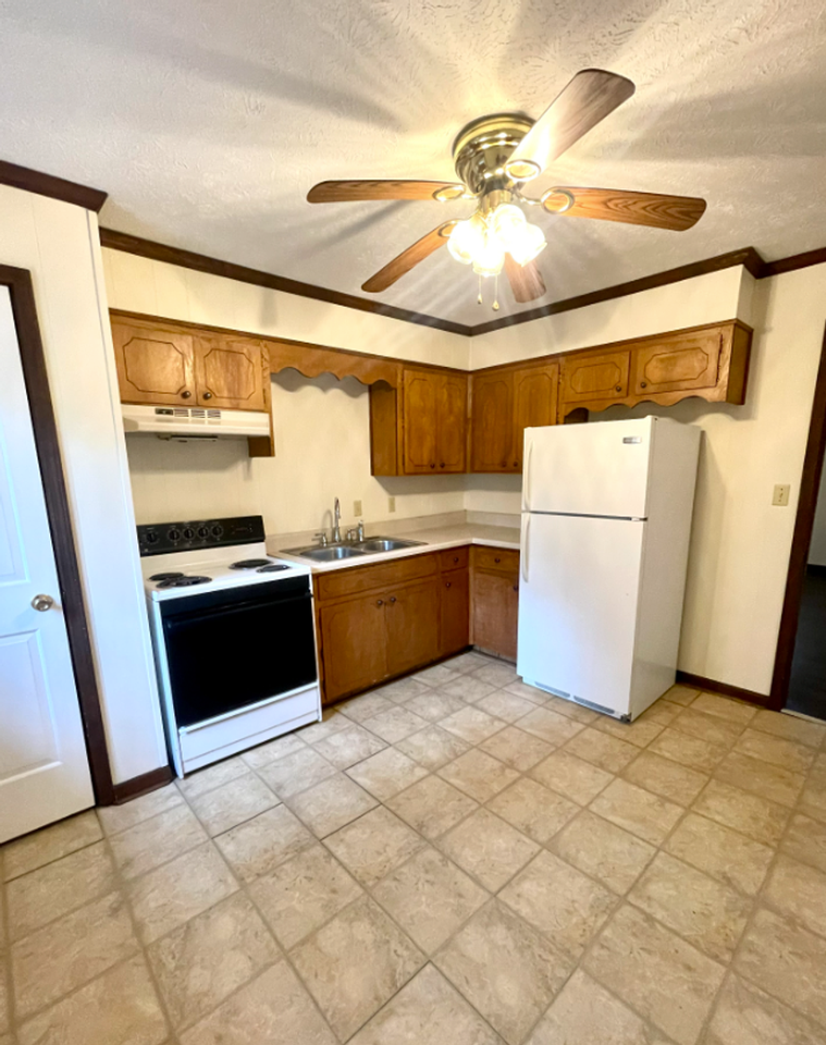 215 Geoff Ln - Photo 3 of 6