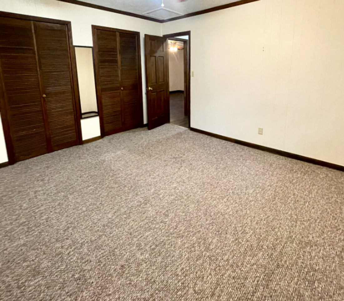 215 Geoff Ln - Photo 5 of 6