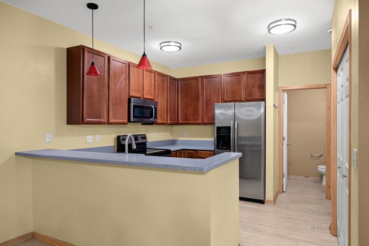 3049 Chamberlin St N - Photo 5 of 19