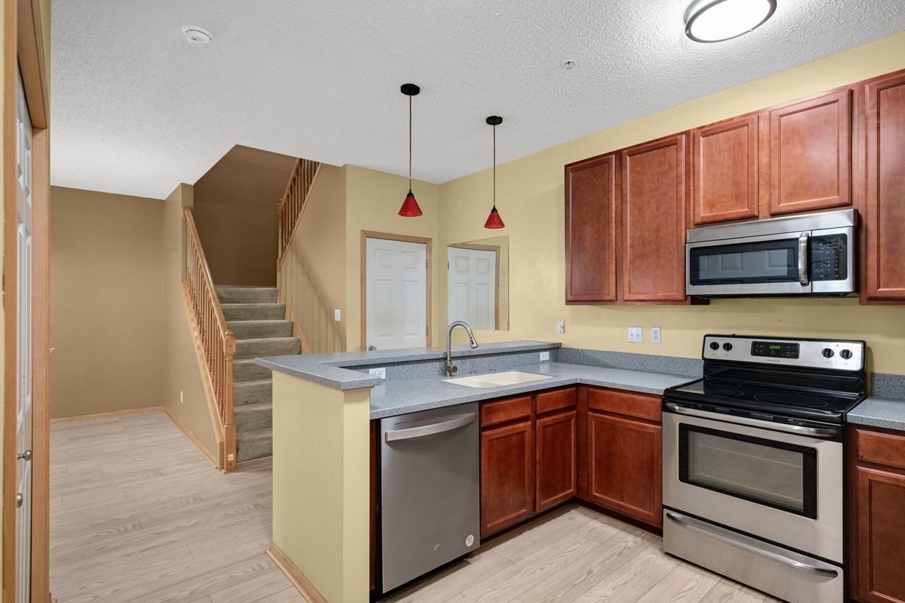 3049 Chamberlin St N - Photo 6 of 19