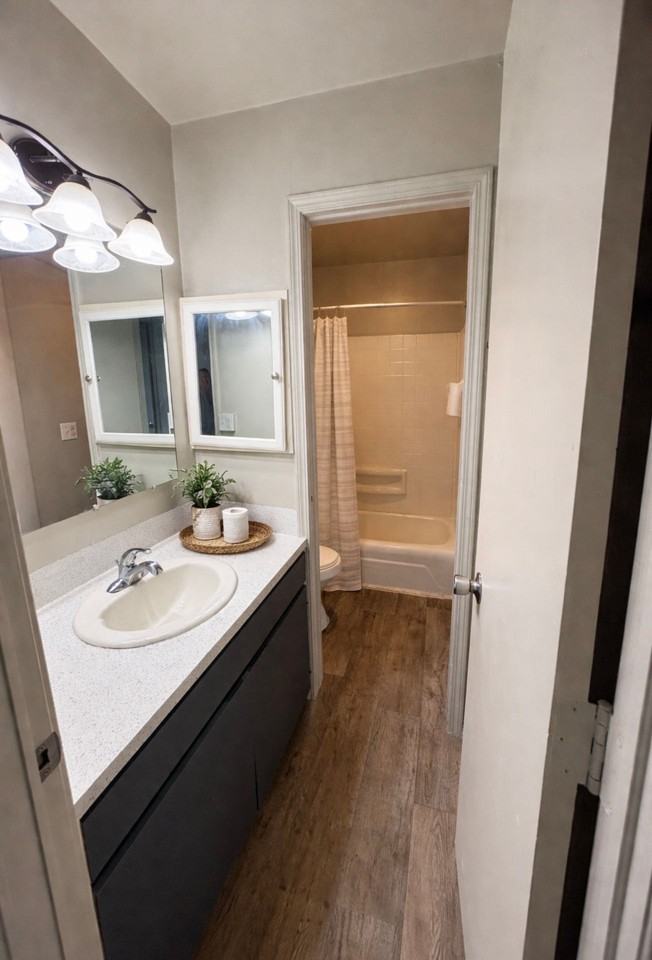 Hideaway Cove Apartments - Photo 7 of 18