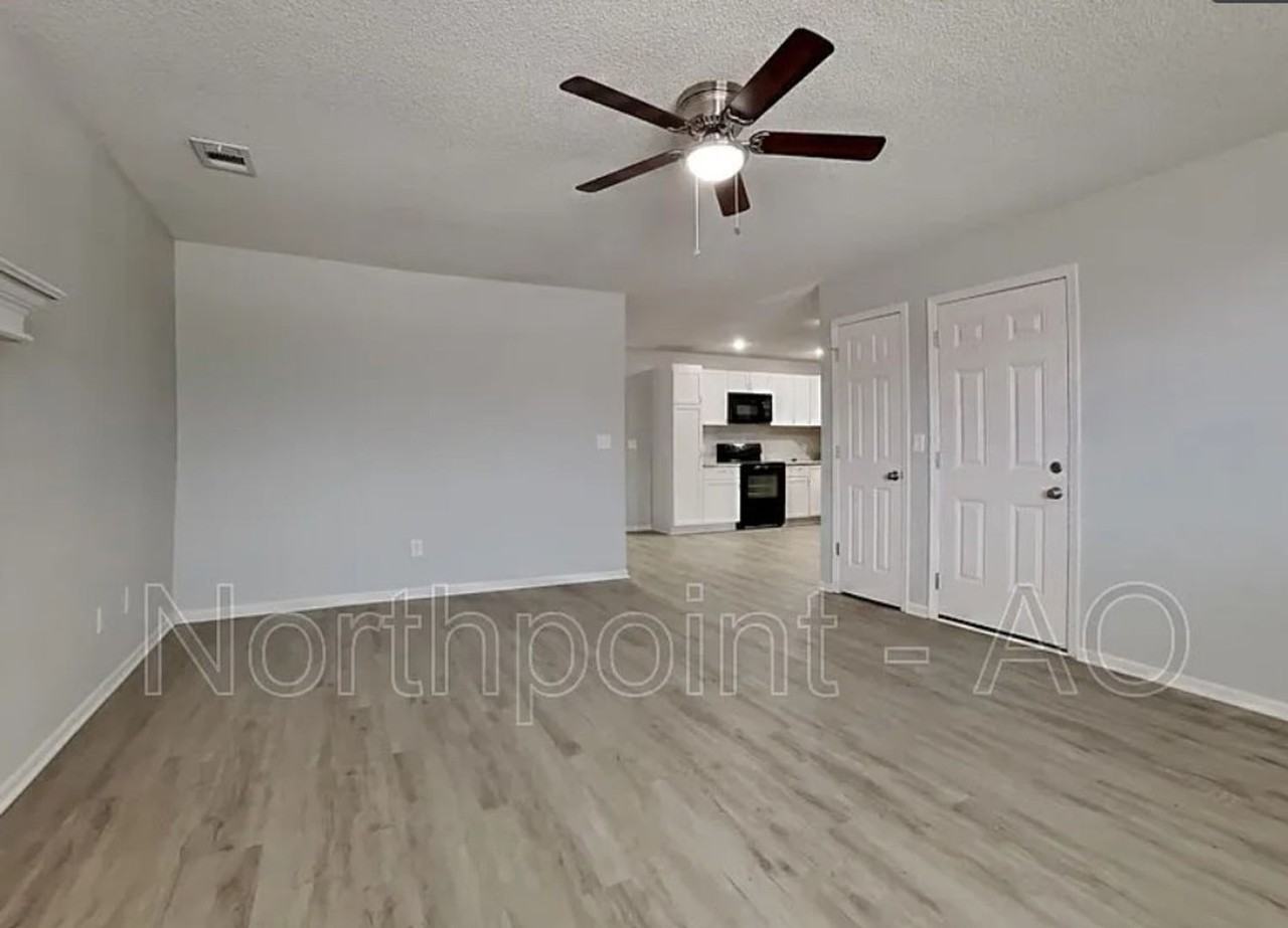 301 Nw Woodbury Dr - Photo 2 of 3