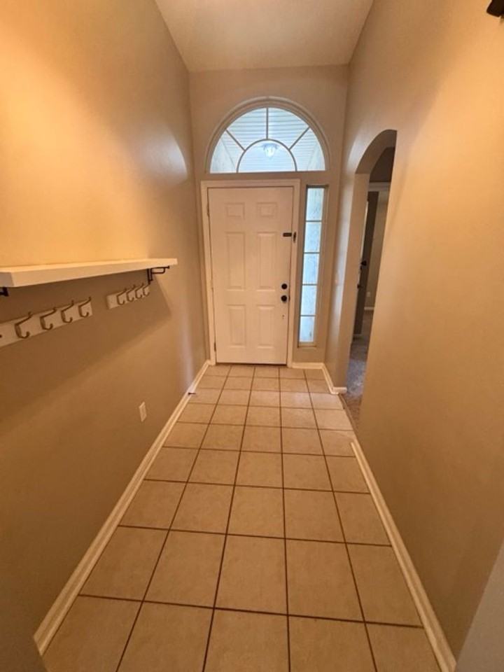 109 Hawthorn Hedge Ln - Photo 2 of 18