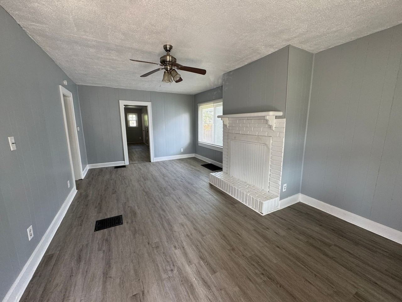 1529 Dawson St - Photo 2 of 21