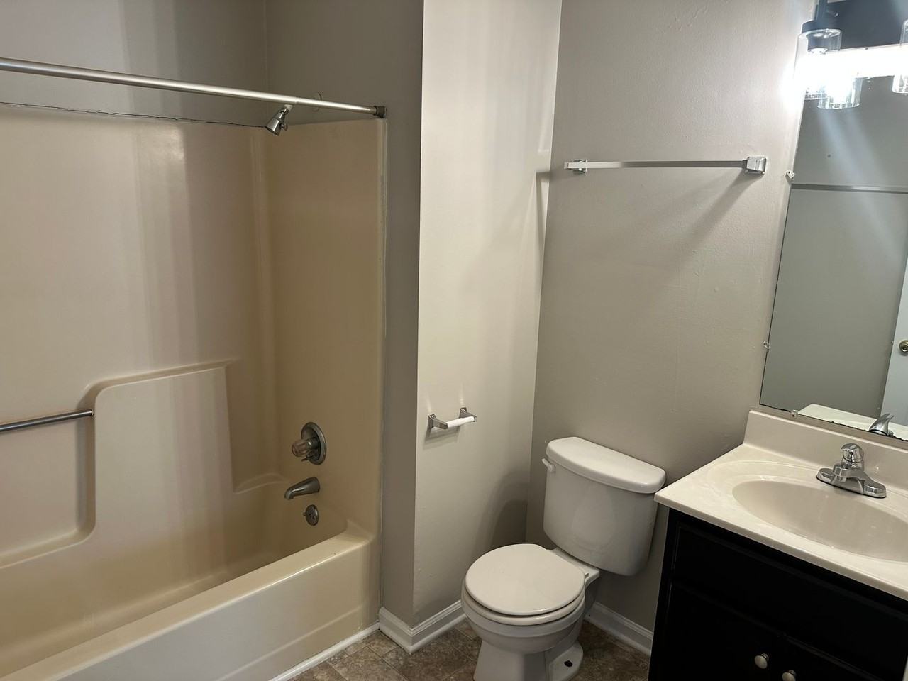 538 Walter St - Photo 2 of 9